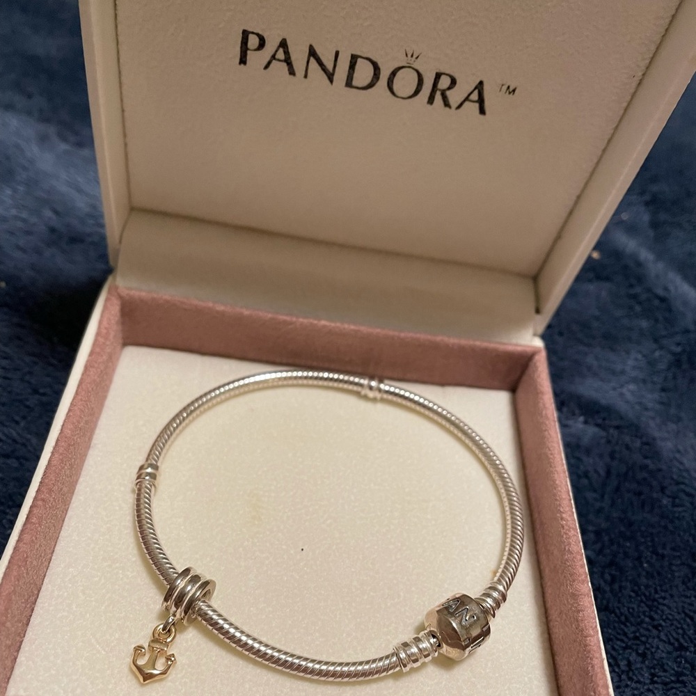 Pandora - Never been worn bracelet w/ anchor charm